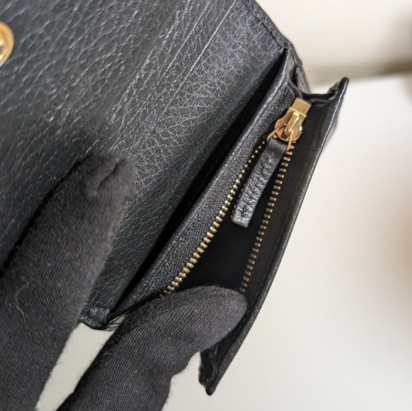 Gucci Black Leather Wallet with Gold Logo - Picture 8 of 12
